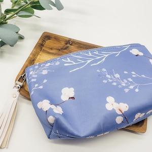 White berry essential oil bag, tassel oil travel case, zippered oil holder, toiletry case