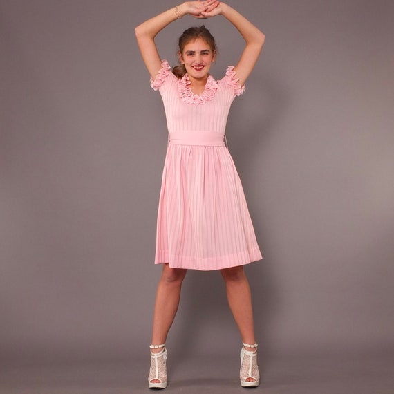 1970s Vintage Italian Knit Ruffled Short Sleeve Dr