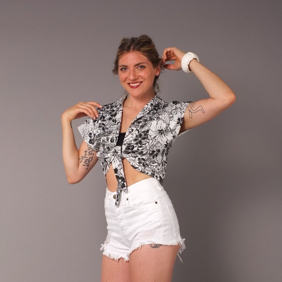 80s Vintage Flirty Wrap Crop Top Crop Top Black &… - image 1