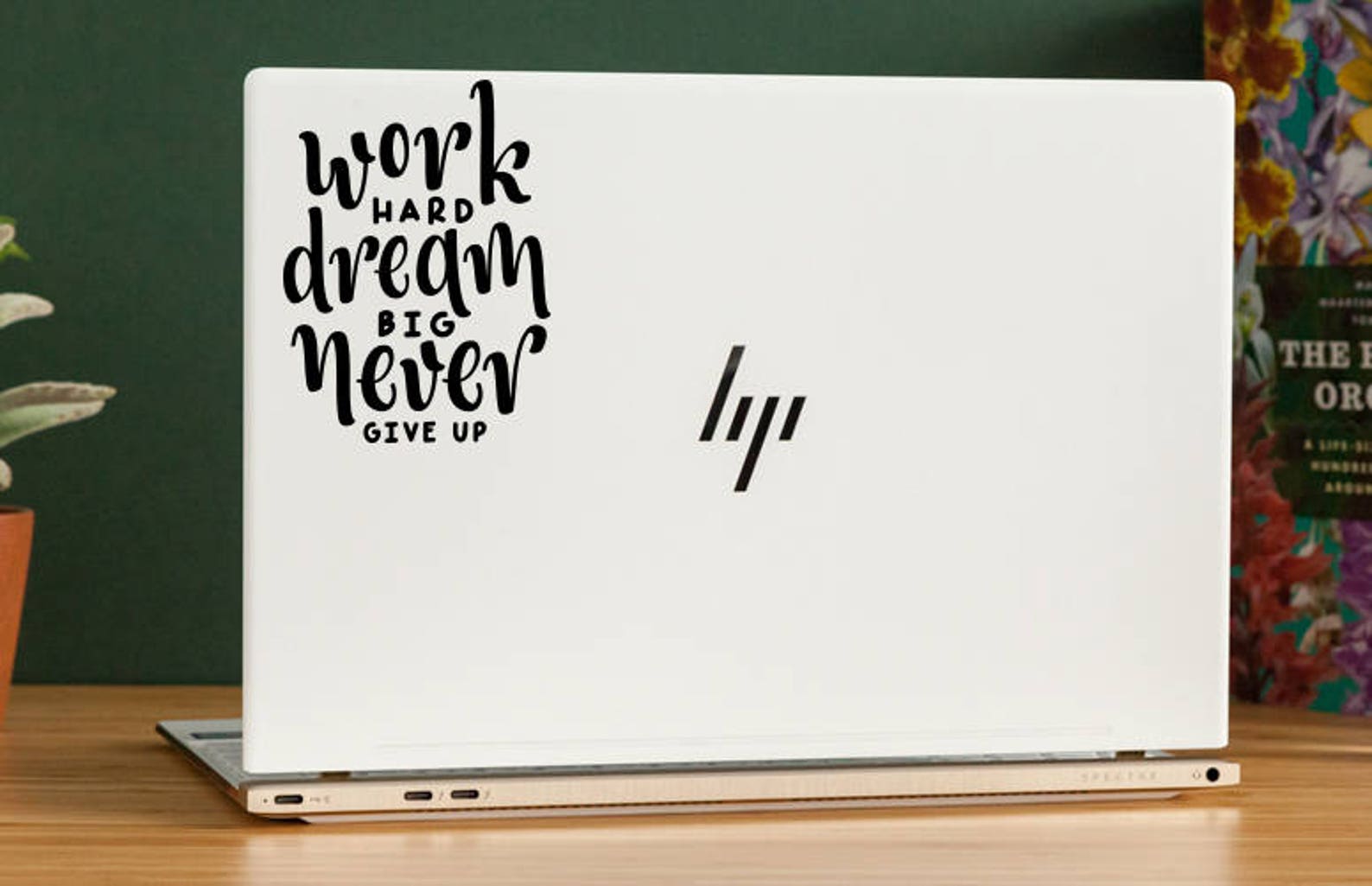 Стикер work hard dream big. Мотивирующие заставки на телефон. Motivation words. Хард ворк. Надпись work hard в векторе.