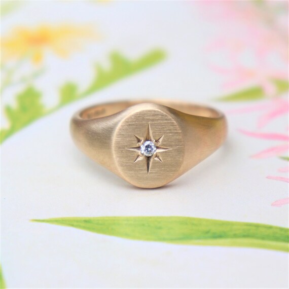 H Personalise Real 375 9ct Gold Engravable Childrens Round Signet Ring Size A