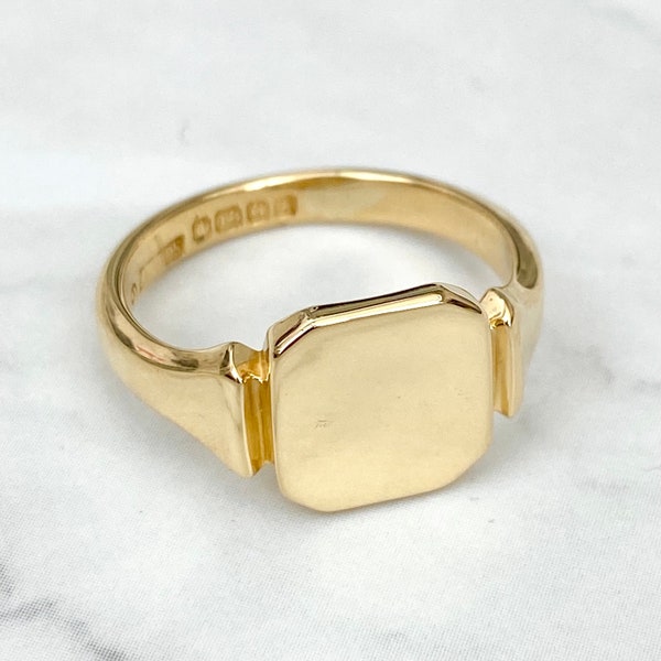 Vintage 18ct yellow gold sqaure cushion signet ring - Can be hand engraved - UK size S 1/2 - US size 9 1/4 - British vintage jewellery