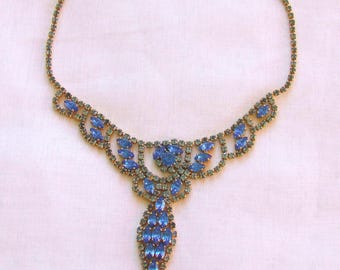 A stunning Vintage Austrian crystal necklace / choker in blue and teal Rhinestone imitating the brilliance of sapphires. Preowned and lovely