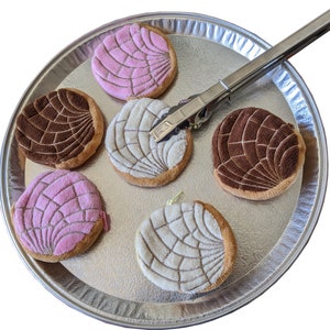 Cute Pan Dulce "Concha" coin purse!