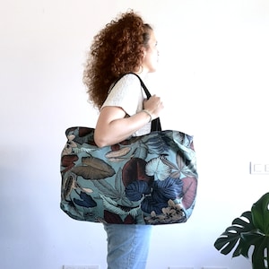 Maxi bolsa de loneta con estampado tropical con cremallera, bolso de fin de semana estampada con hojas y flores hecho a mano, regalo viajera