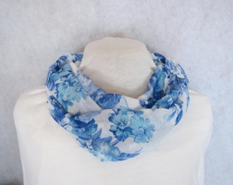 Loop scarf, light, sewn from cotton batiste, blue