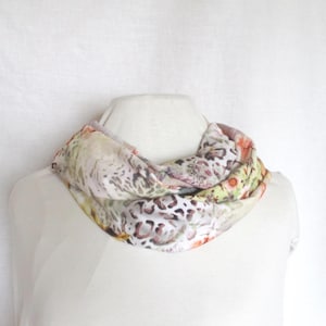 Loop scarf made of viscose with flowers