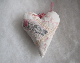 Decorative heart made of hand-woven linen