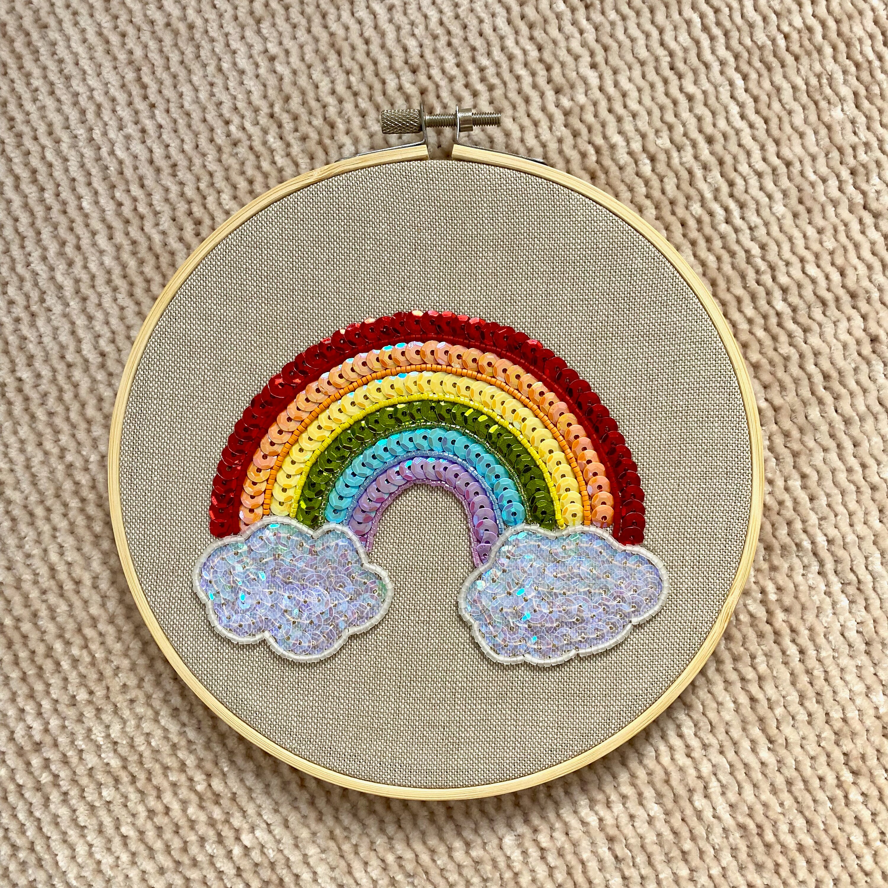 Broderie Arc-En-Ciel Multicolore en Perles et Sequins