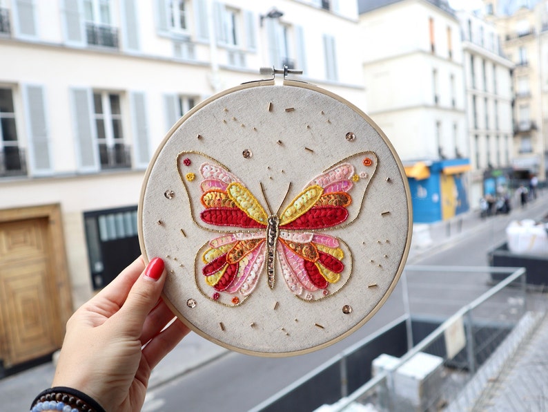 Frame embroidered with a butterfly in Miyuki pearls and sequins image 1