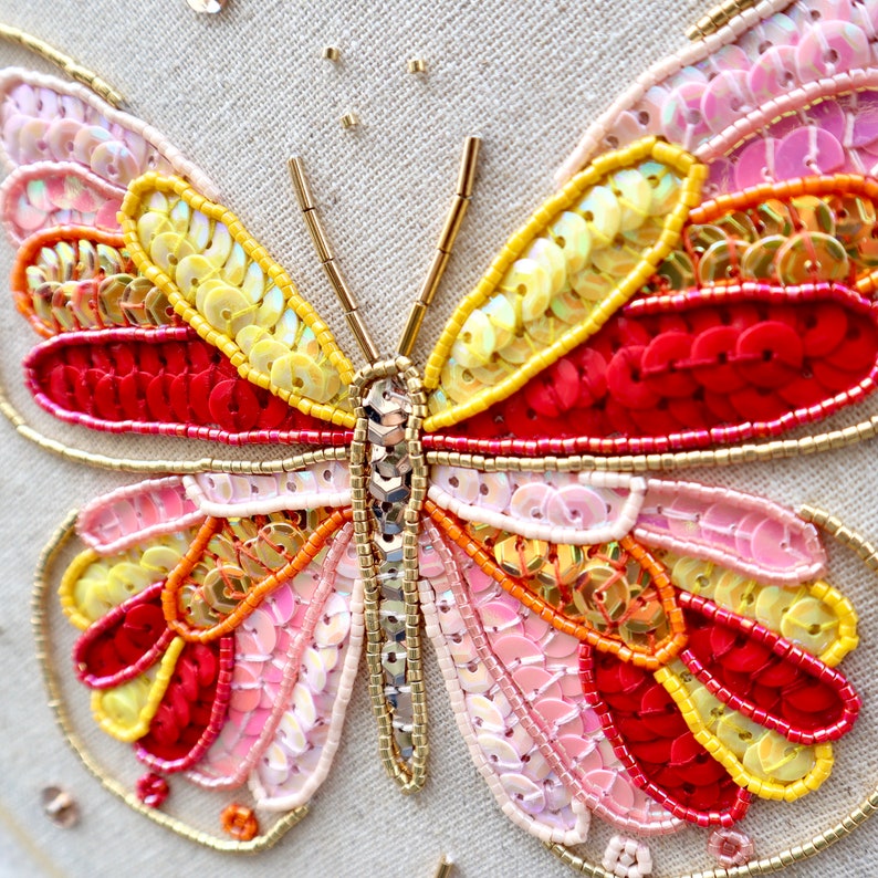 Frame embroidered with a butterfly in Miyuki pearls and sequins image 4