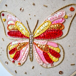 Frame embroidered with a butterfly in Miyuki pearls and sequins image 3