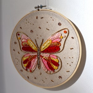 Frame embroidered with a butterfly in Miyuki pearls and sequins image 8