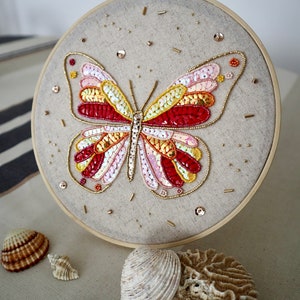 Frame embroidered with a butterfly in Miyuki pearls and sequins image 5