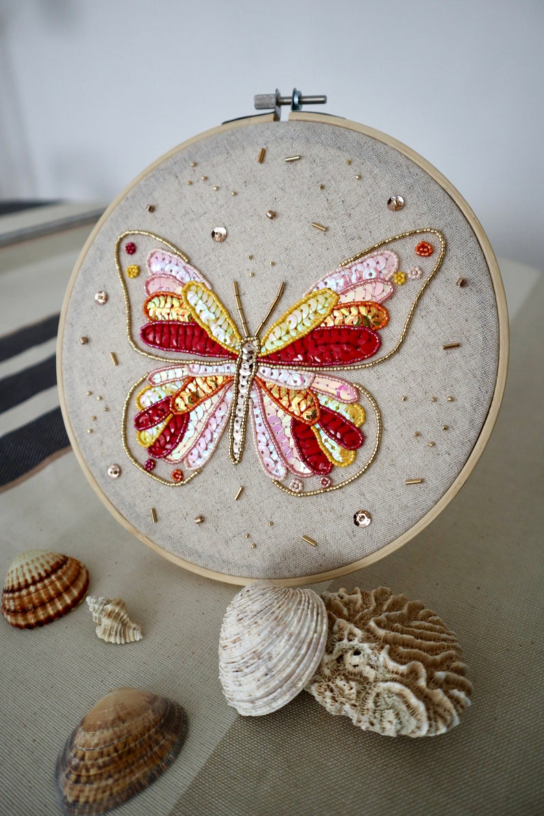 Frame embroidered with a butterfly in Miyuki pearls and sequins image 5