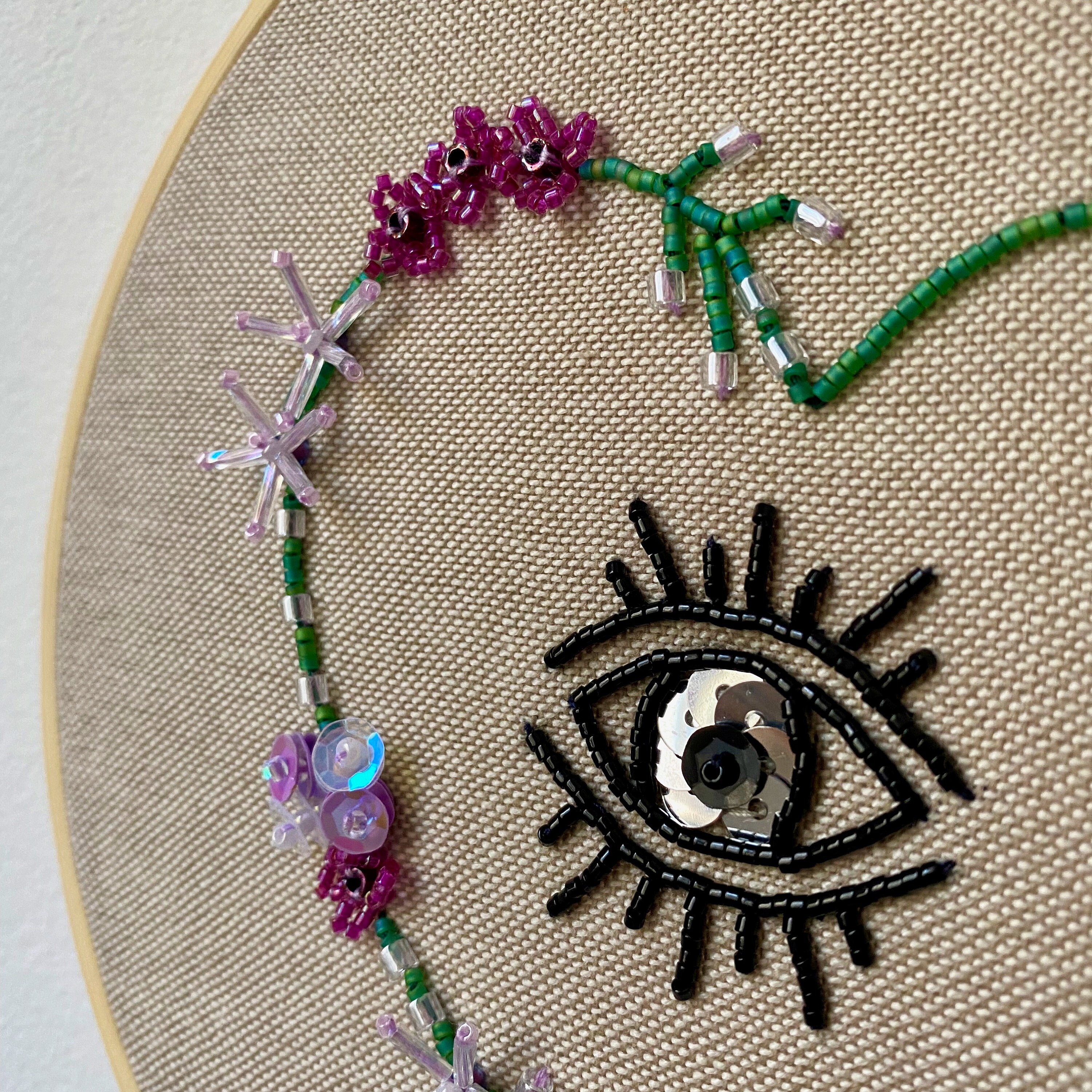 Broderie Perlée Coeur avec Un Oeil