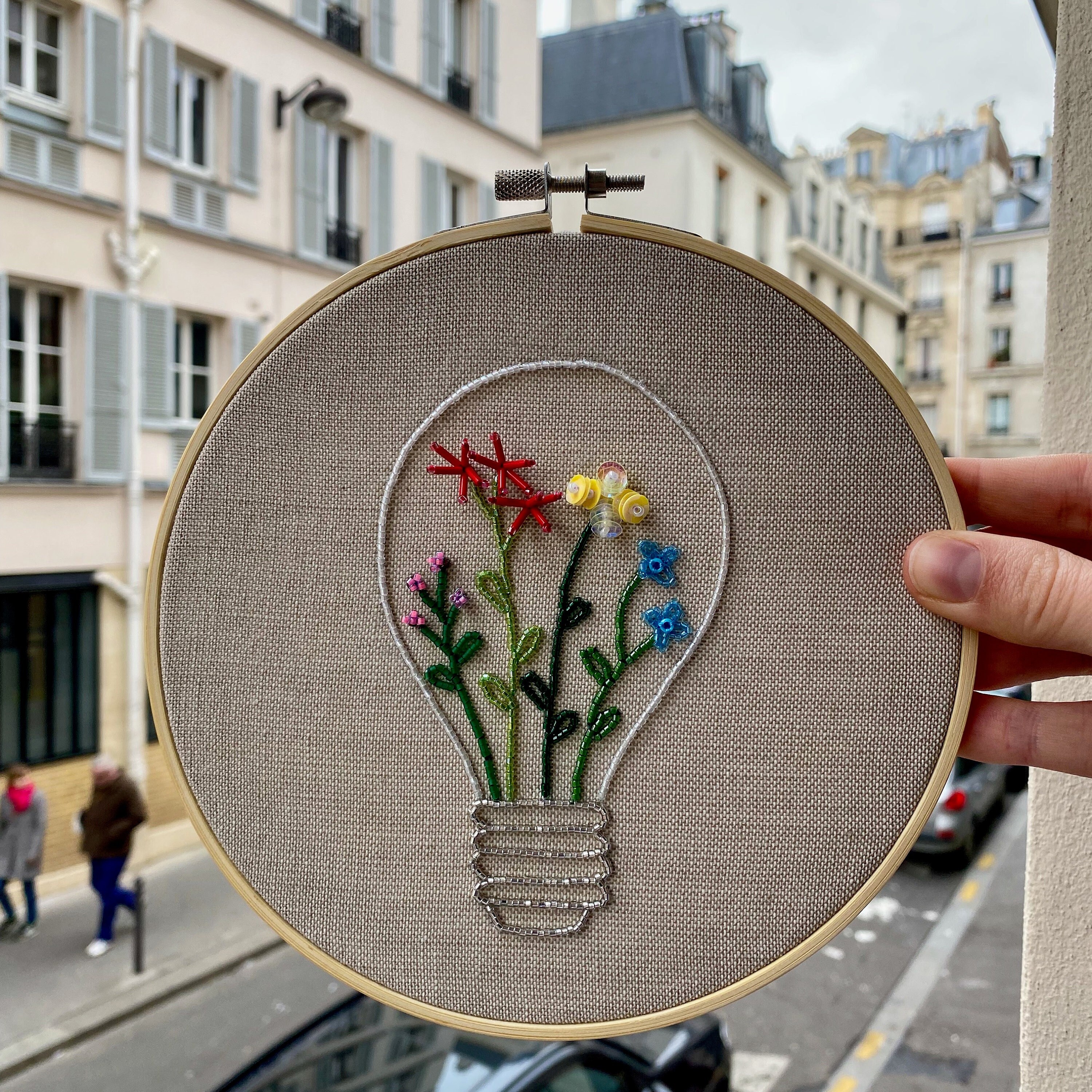 Broderie Ampoule Fleurie