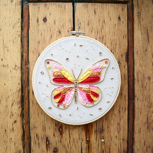 Frame embroidered with a butterfly in Miyuki pearls and sequins image 2