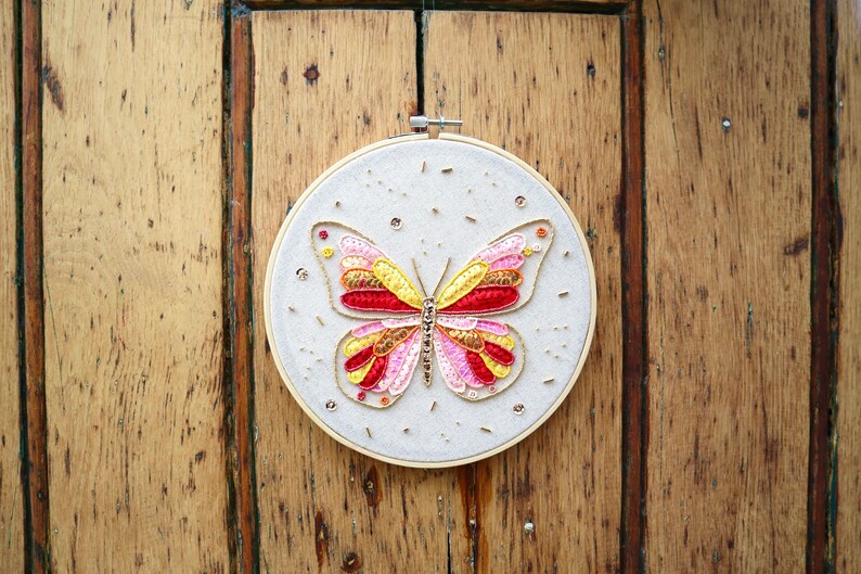 Frame embroidered with a butterfly in Miyuki pearls and sequins image 2