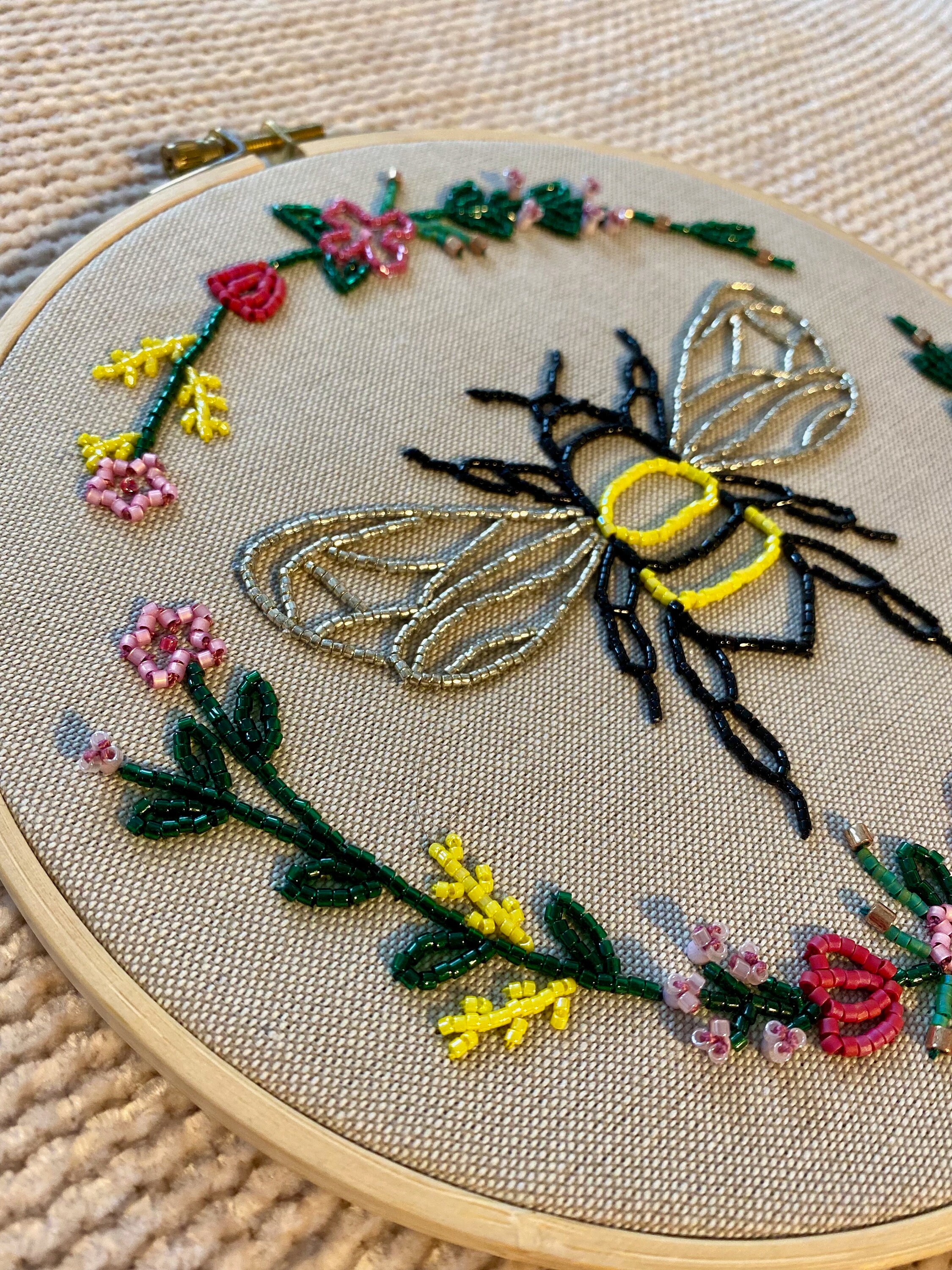 Cadre Brodé de Perles - Motif Abeille