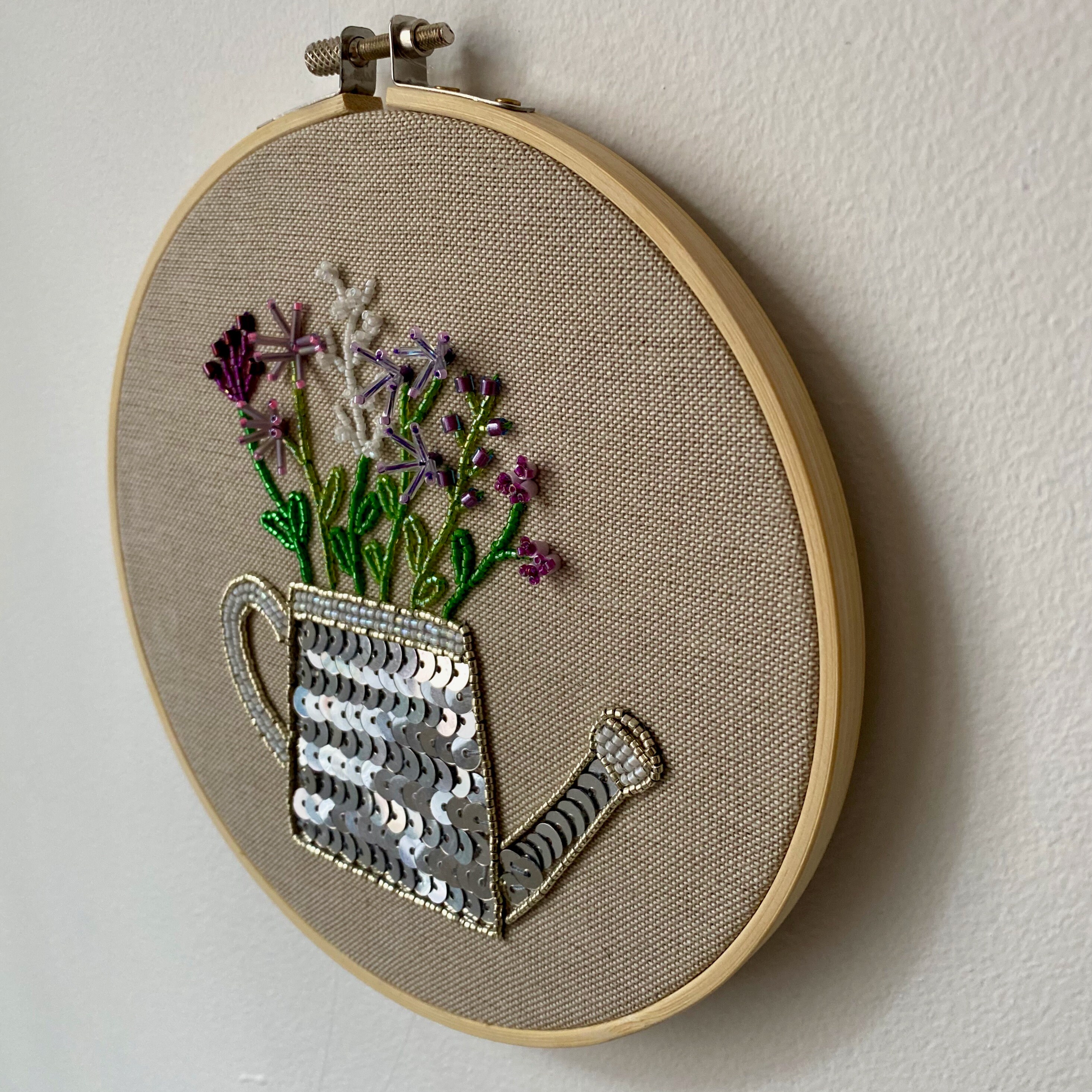 Broderie Arrosoir Fleuri