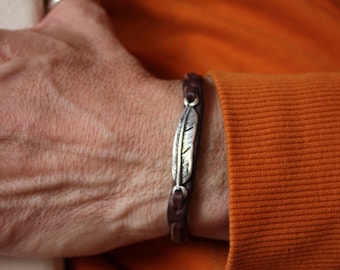 Läder- och fjäderarmband i silverplätering - Armband för män och kvinnor