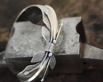 Pulsera de Plata con Forma de Hoja | Hecha a Mano | Joyería Artesanal de Plata de Ley