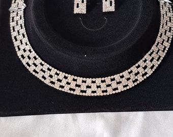 Women big chunky thick silver colour rhinestone link cgain necklace and dangley earring jewellery set