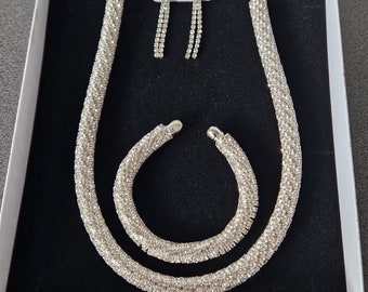 Conjunto de collar y pulsera de diamantes de imitación brillantes con efecto de cuerda gruesa de color plateado elegante para mujer