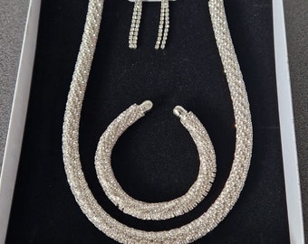 Ensemble collier et bracelet élégant en argent pour femme