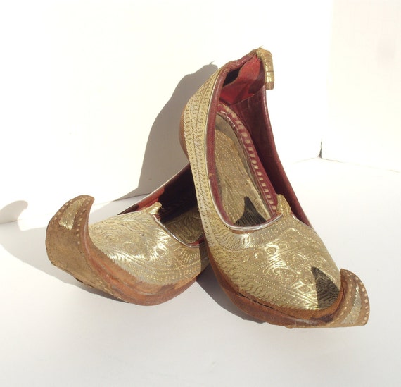 gold arabian slipper