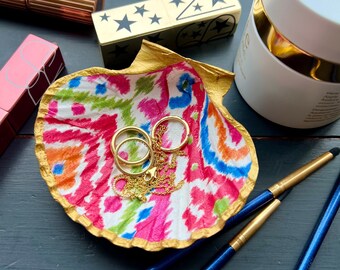 Pink Ikat Scallop Shell Ring Dish- Gift Idea, Pink & Green, Interior Styling,  Anthropologie Style