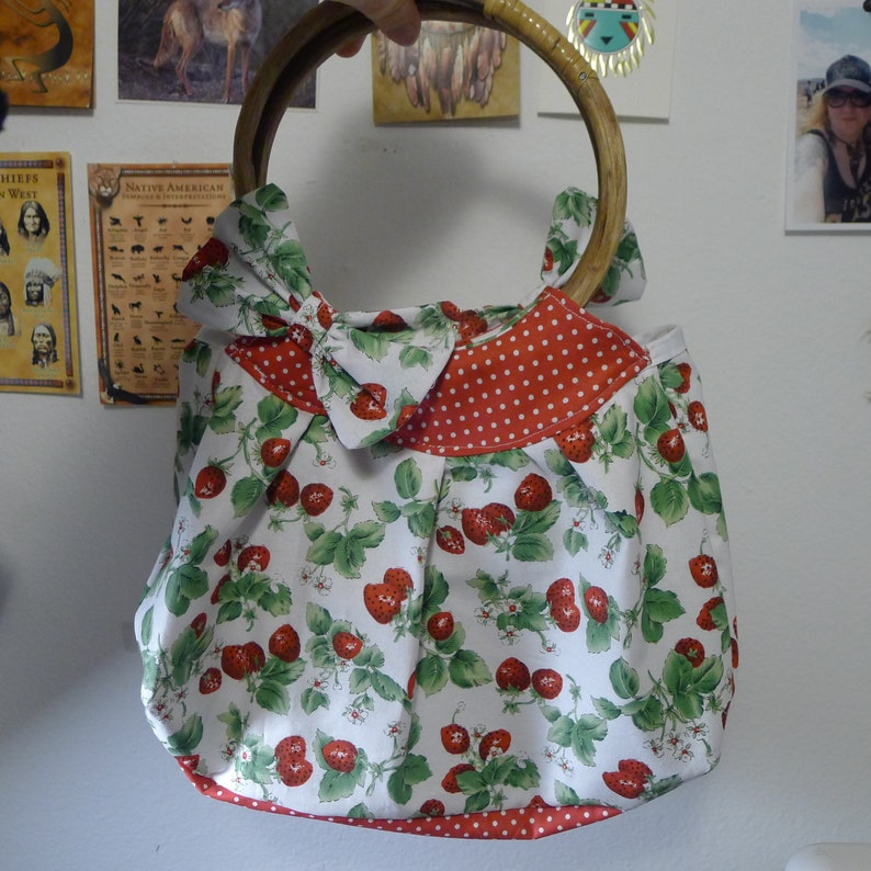 Red Strawberries Cotton Tote with Bows Retro Vintage Pinup Rockabilly Summer Tiki ...... Wood Handles White