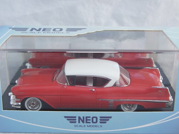 Cadillac Series 62 Hardtop Coupe 1957 rot weiß Modellauto 1:43 Neo Scale Models Cadillac Series 62 Hardtop Coupe 1957 rot weiß Modellauto 1:43 Neo Scale Models