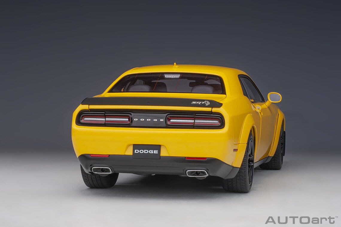 Dodge challenger autoart