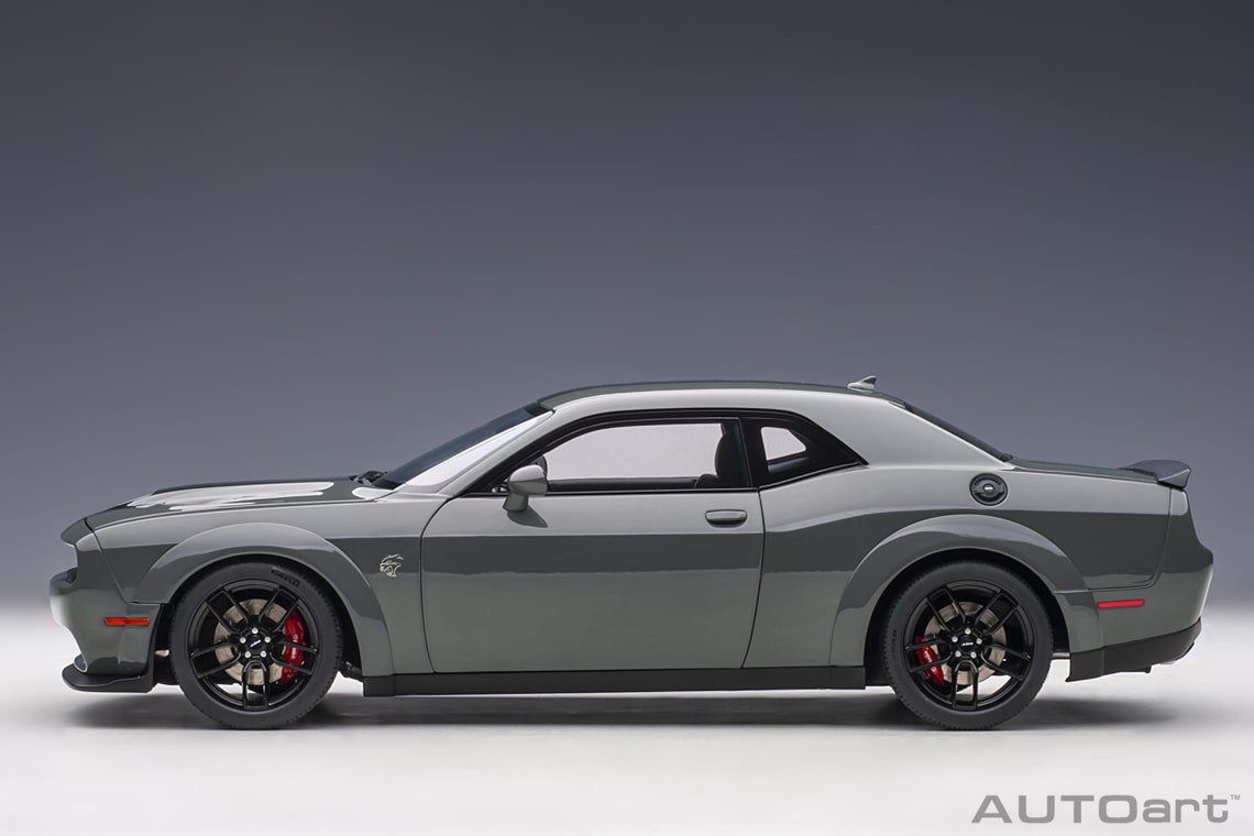 Dodge challenger autoart