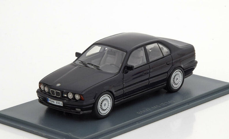 bmw m5 scale model