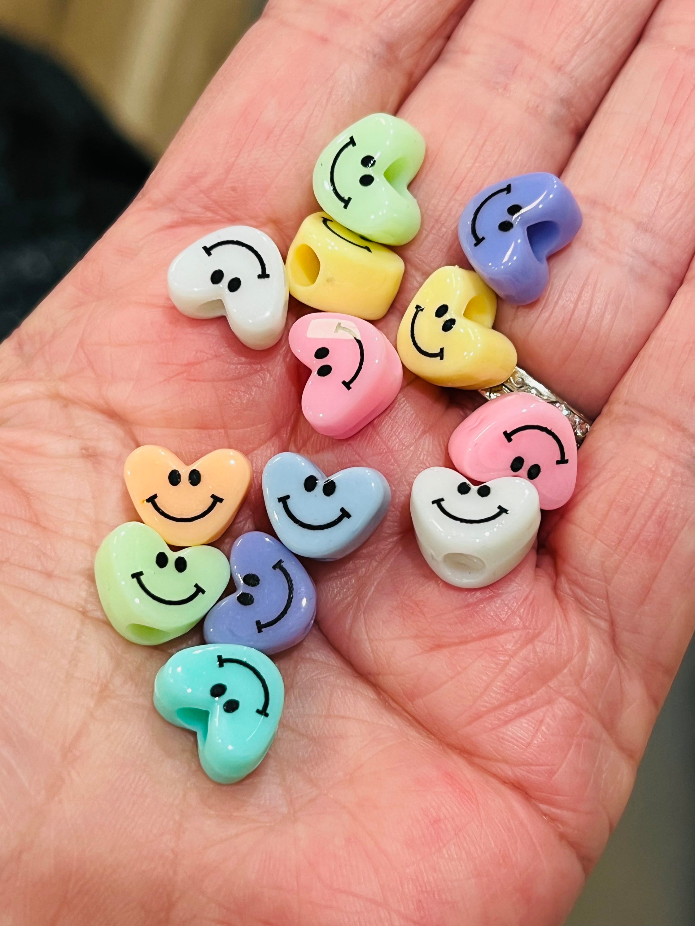 10mm herzförmige Smiley Perlen aus Acryl, hochqualitative Perlen,  Fokalperlen, Perlen für Kinder, herzförmige Perlen, Smiley Perlen - .de