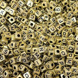 Cuentas de alfabeto en forma de cubo de 4 mm, cuentas de letras doradas, cuentas de joyería, cuentas de pulsera, 100 cuentas por paquete