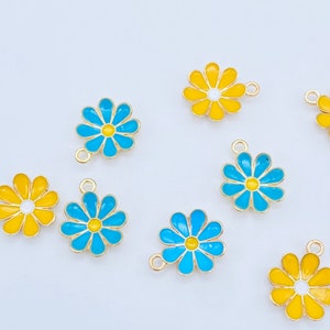 Daisy flower charms, bracelet charms, jewelry charms charm bracelets, yellow daisy charms, 5 per pack