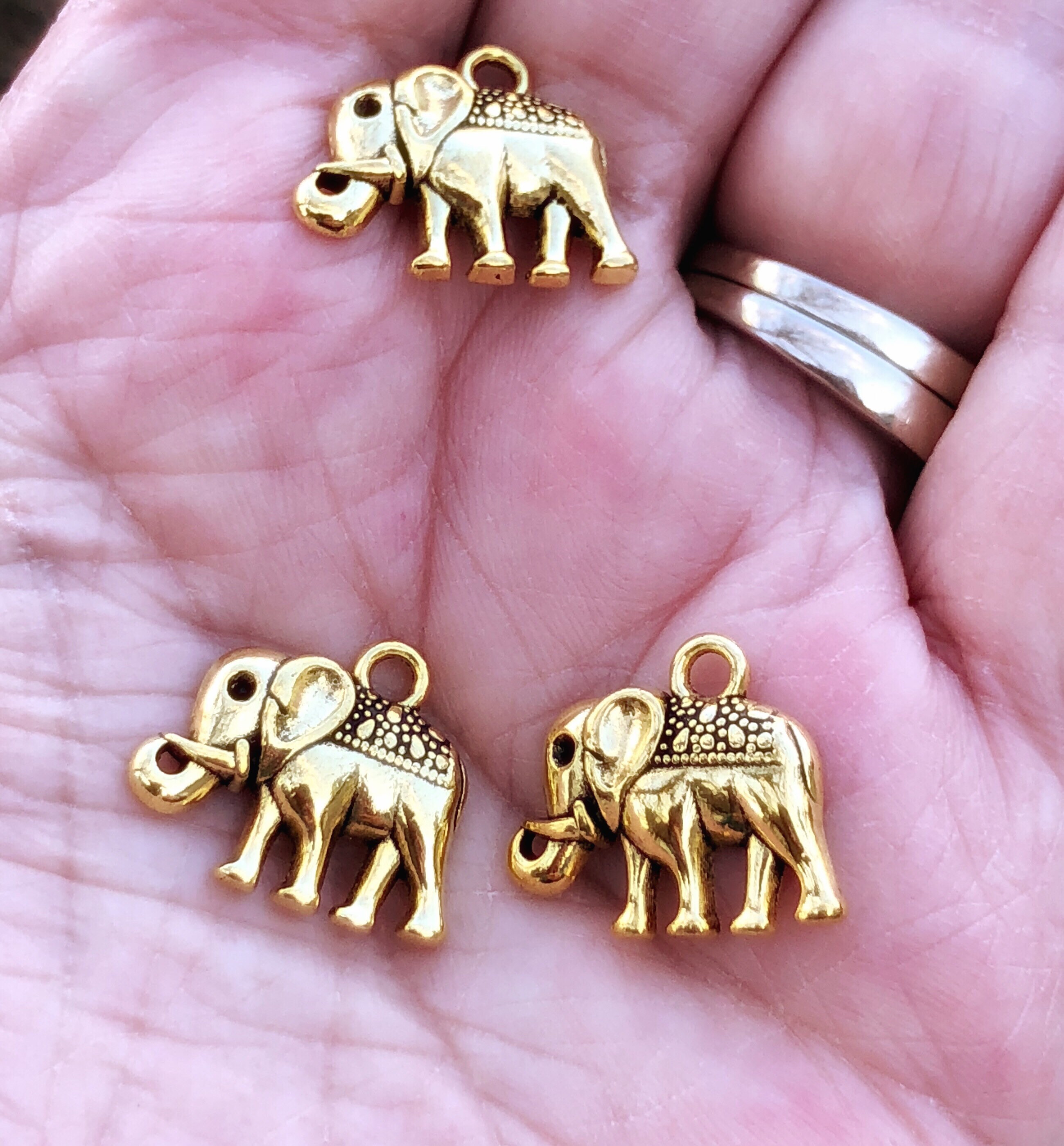 WomenVintage Unique Carved Heart Elephant Shiny Pendant Bracelet Bangle-Silver  | M.catch.com.au