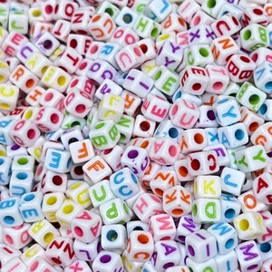 Cuentas de alfabeto en forma de cubo de 4 mm, cuentas de letras de arcoíris, cuentas de joyería, cuentas de pulsera, 100 cuentas por paquete