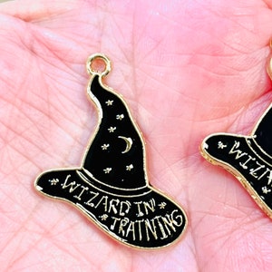 Enamel witch Hat charms, wizard hat charms, Halloween charms, bracelet charms, pendants, black hat charms,charm bracelets