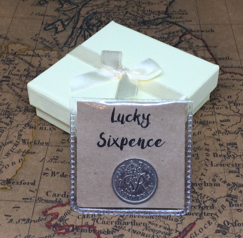 SIXPENCE WEDDING FAVOURS TOP TABLE WITH GIFT BAG AND CHARMS