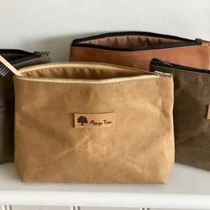 Borsa per cosmetici, borsa per il lavaggio, custodia lavabile con cerniera in carta kraft, borsa da viaggio per articoli da toeletta, eco-friendly, in pelle vegana, impermeabile, regalo sostenibile immagine 1