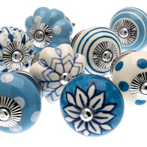Handbemalte Keramik Schrank Knöpfe: Hellblau Crackle, Flecken, Streifen - Set von 8