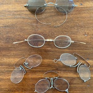 5 beaux verres/lunettes antiques (3 pliés)