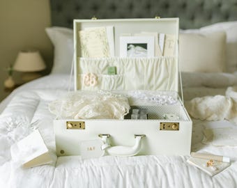 Baúl de recuerdos nupcial de cuero, personalizado con tarjeta de recuerdo de boda