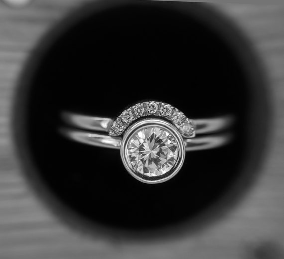 Diamond Ringset ~ Thin Ring Set ~ Delicate Ring Set ~ Minimalist Engagement Set ~ Thin Diamond Ring ~ Round Diamonds Ring Set