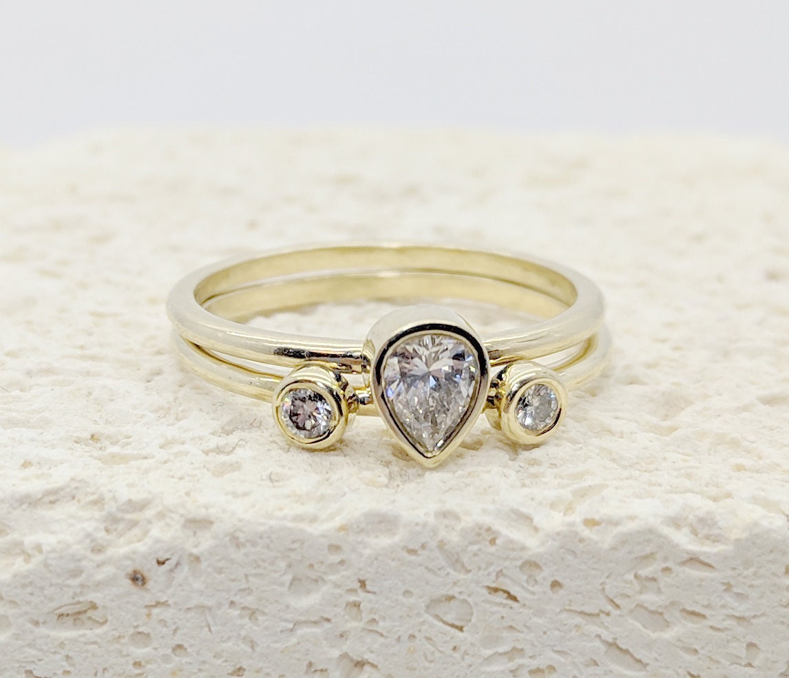 Pear Diamond Ring Set // Pear Diamond Engagement Ring Set // | Etsy